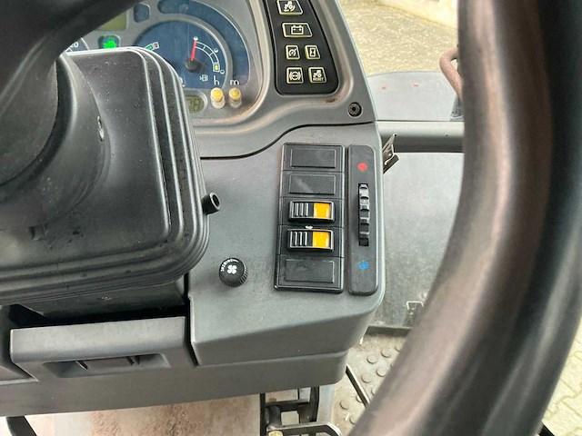 2006 new holland tvt155 vierwielaangedreven landbouwtractor - afbeelding 22 van  40