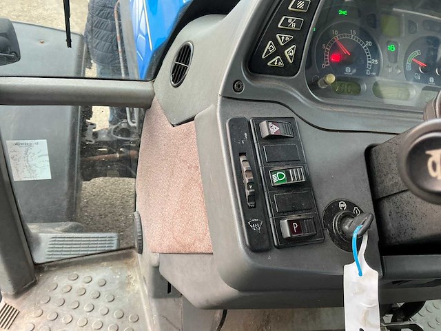 2006 new holland tvt155 vierwielaangedreven landbouwtractor - afbeelding 24 van  40