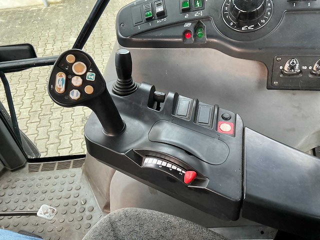 2006 new holland tvt155 vierwielaangedreven landbouwtractor - afbeelding 27 van  40