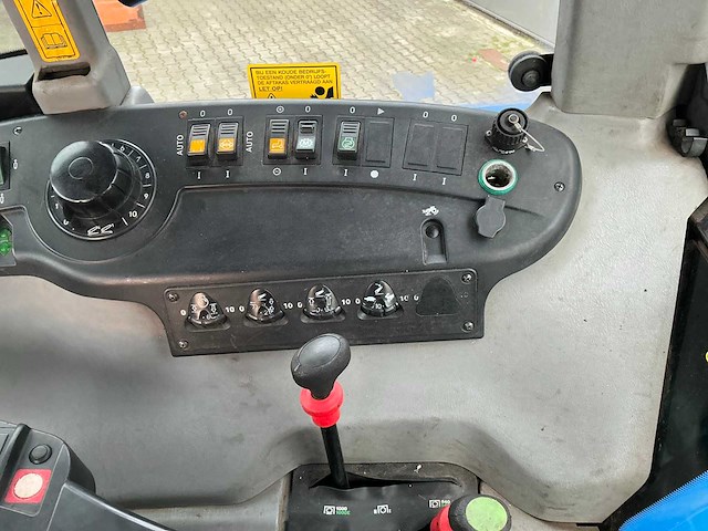 2006 new holland tvt155 vierwielaangedreven landbouwtractor - afbeelding 28 van  40