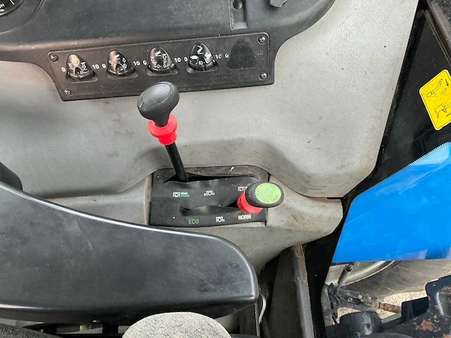 2006 new holland tvt155 vierwielaangedreven landbouwtractor - afbeelding 29 van  40
