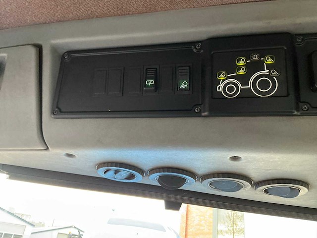 2006 new holland tvt155 vierwielaangedreven landbouwtractor - afbeelding 31 van  40