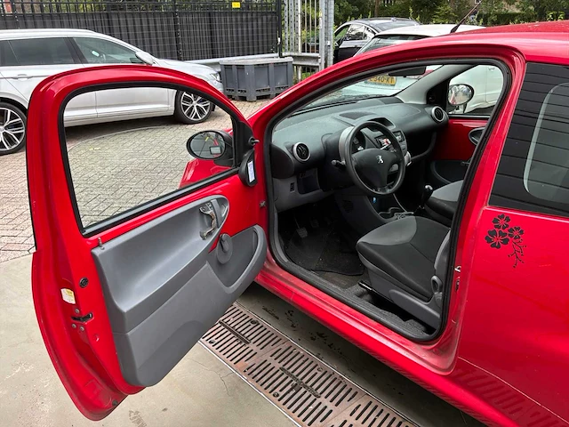 2006 peugeot 107 1.0-12v xr personenauto - afbeelding 13 van  16