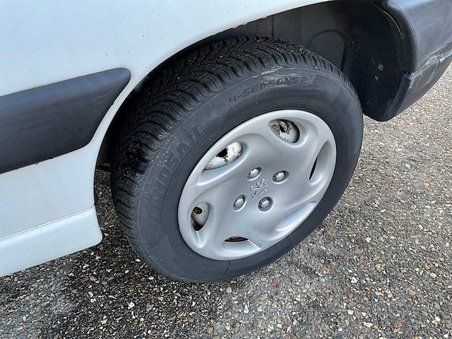 2006 peugeot partner 2.0hdi bedrijfswagen 49-bx-sv - afbeelding 2 van  28