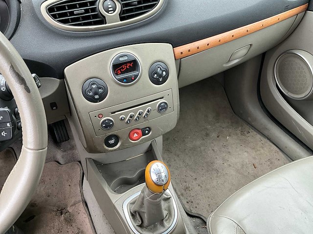 2006 renault clio 1.6 personenauto 09-sv-tx - afbeelding 16 van  34