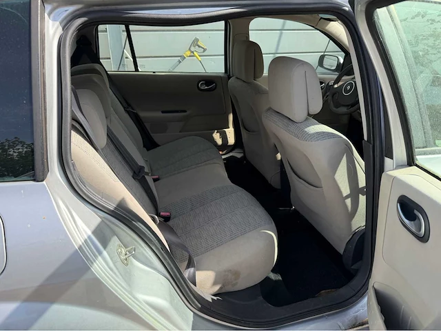 2006 renault mégane grand tour 1.6-16v dynam. comf personenauto - afbeelding 11 van  23