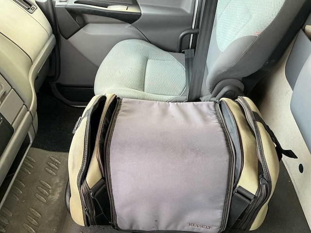 2006 renault midlum 220 dci vrachtwagen - afbeelding 29 van  46