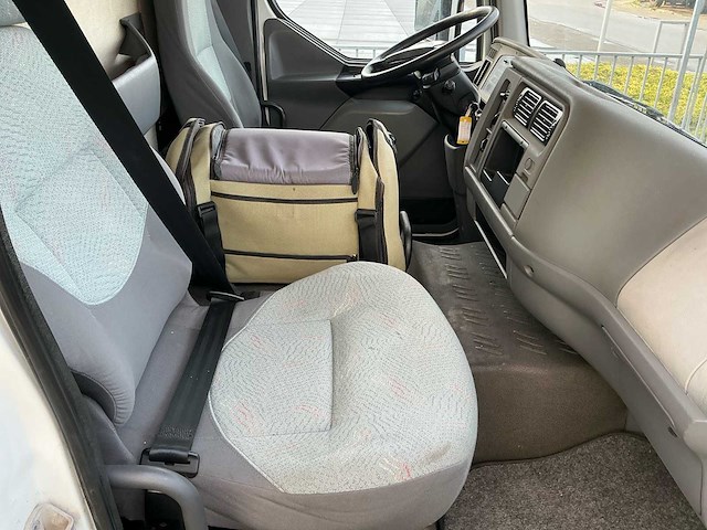 2006 renault midlum 220 dci vrachtwagen - afbeelding 32 van  46