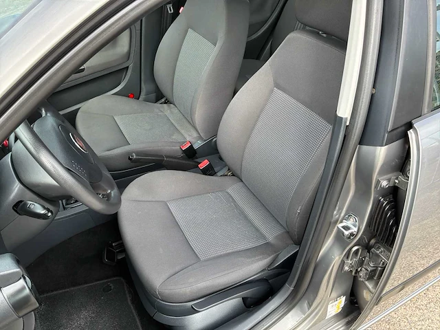 2006 seat ibiza 1.4-16v sensation personenauto - afbeelding 21 van  56
