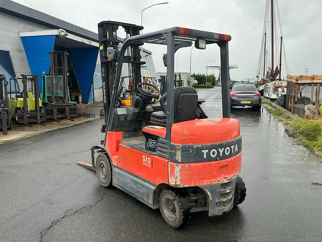 2006 toyota 7fbmf25 vorkheftruck elektrisch - afbeelding 8 van  13