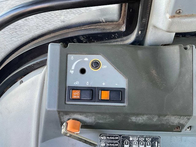 2006 valtra 6850 hi-tech vierwielaangedreven landbouwtractor - afbeelding 9 van  34