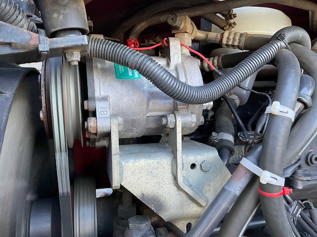 2006 valtra 6850 hi-tech vierwielaangedreven landbouwtractor - afbeelding 26 van  34