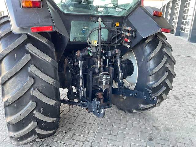 2006 valtra 6850 hi-tech vierwielaangedreven landbouwtractor - afbeelding 32 van  34