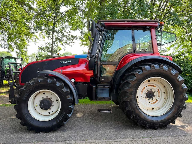 2006 valtra t190 7.4l vierwielaangedreven landbouwtractor - afbeelding 4 van  11