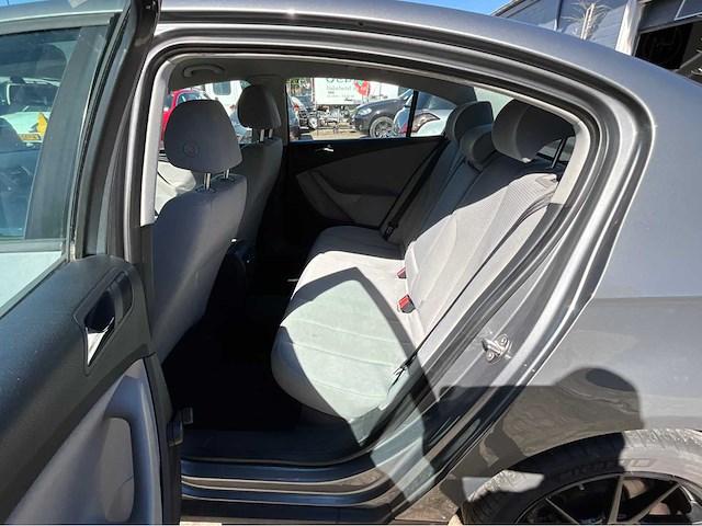 2006 volkswagen passat 1.6 trendline personenauto - afbeelding 13 van  30