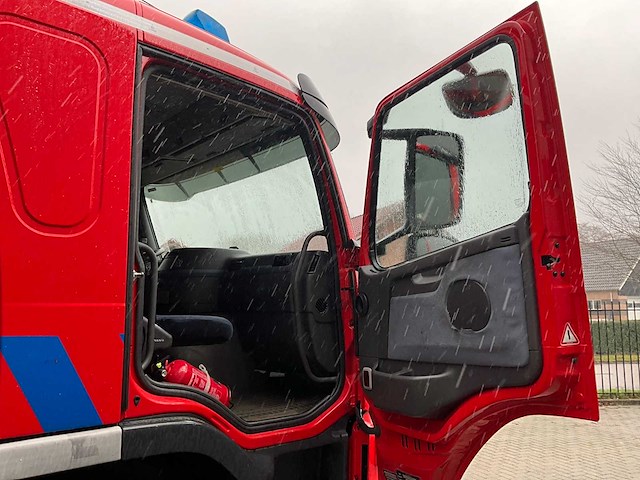 2006 volvo fm 6x2 l 8.0 hoogwerker brandweerwagen - afbeelding 3 van  31