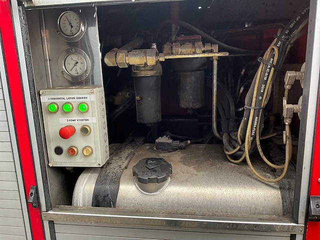 2006 volvo fm 6x2 l 8.0 hoogwerker brandweerwagen - afbeelding 8 van  31