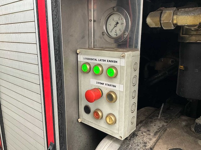 2006 volvo fm 6x2 l 8.0 hoogwerker brandweerwagen - afbeelding 9 van  31