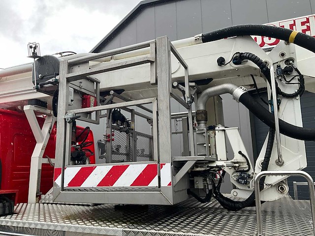 2006 volvo fm 6x2 l 8.0 hoogwerker brandweerwagen - afbeelding 15 van  31