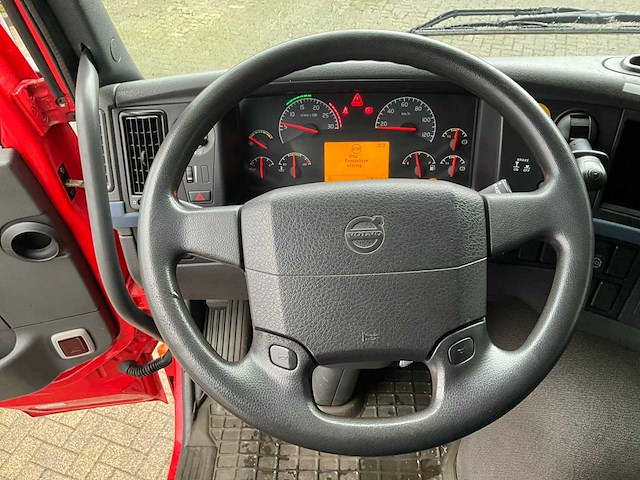 2006 volvo fm 6x2 l 8.0 hoogwerker brandweerwagen - afbeelding 30 van  31