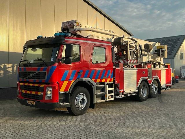 2006 volvo fm9-12 116fh brandweerwagen - afbeelding 1 van  39