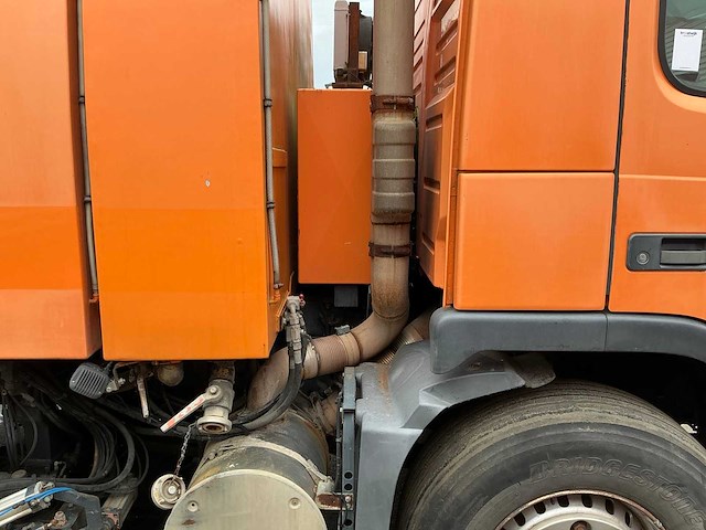 2006 volvo fm9 4x2r fal8.0 rad-a4 wegdekreiniger - afbeelding 8 van  34