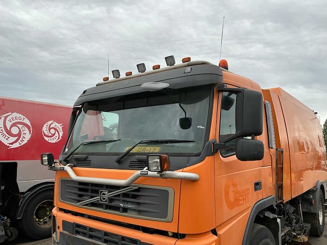 2006 volvo fm9 4x2r fal8.0 rad-a4 wegdekreiniger - afbeelding 10 van  34