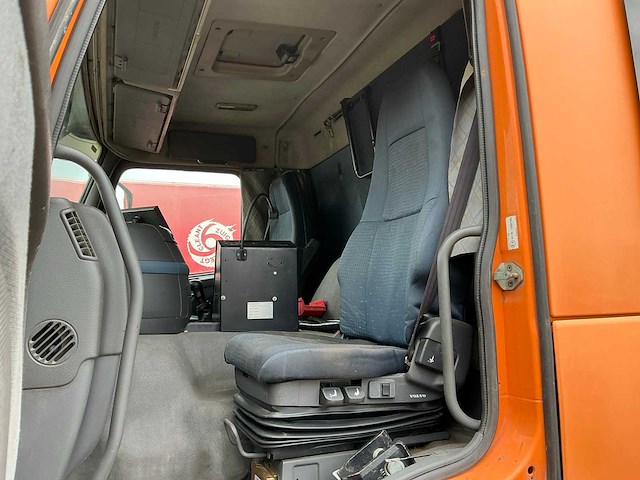 2006 volvo fm9 4x2r fal8.0 rad-a4 wegdekreiniger - afbeelding 13 van  34