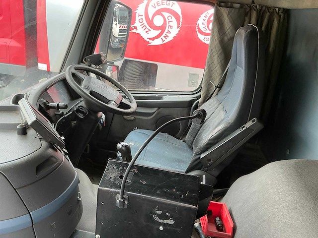 2006 volvo fm9 4x2r fal8.0 rad-a4 wegdekreiniger - afbeelding 14 van  34