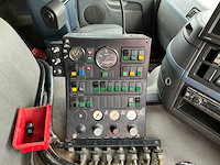 2006 volvo fm9 4x2r fal8.0 rad-a4 wegdekreiniger - afbeelding 17 van  34