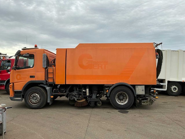 2006 volvo fm9 4x2r fal8.0 rad-a4 wegdekreiniger - afbeelding 12 van  34