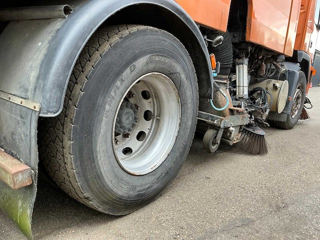 2006 volvo fm9 4x2r fal8.0 rad-a4 wegdekreiniger - afbeelding 26 van  34