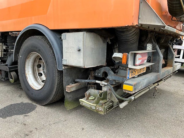 2006 volvo fm9 4x2r fal8.0 rad-a4 wegdekreiniger - afbeelding 27 van  34