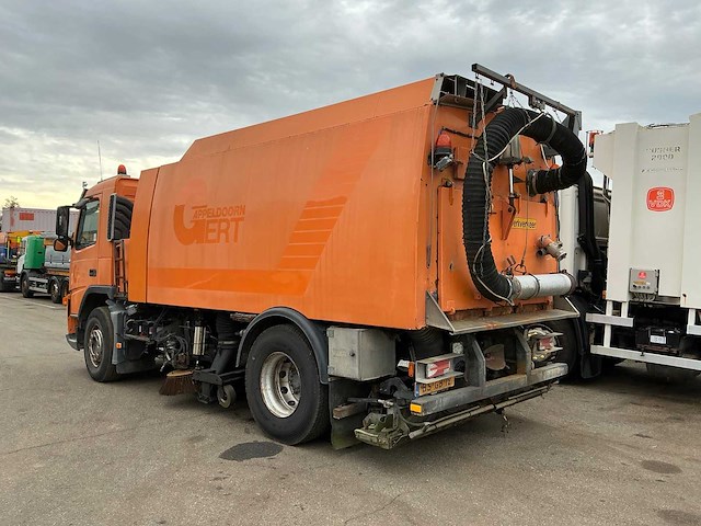 2006 volvo fm9 4x2r fal8.0 rad-a4 wegdekreiniger - afbeelding 23 van  34