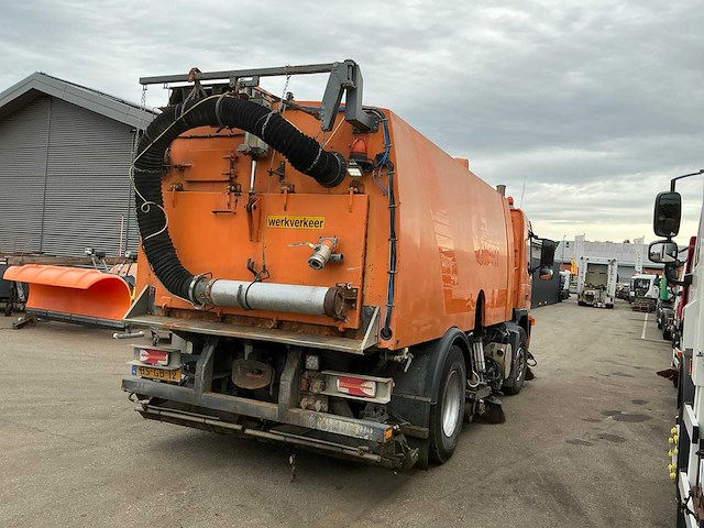 2006 volvo fm9 4x2r fal8.0 rad-a4 wegdekreiniger - afbeelding 30 van  34