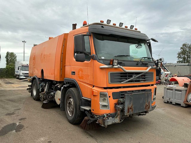 2006 volvo fm9 4x2r fal8.0 rad-a4 wegdekreiniger - afbeelding 31 van  34