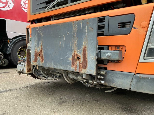 2006 volvo fm9 4x2r fal8.0 rad-a4 wegdekreiniger - afbeelding 33 van  34