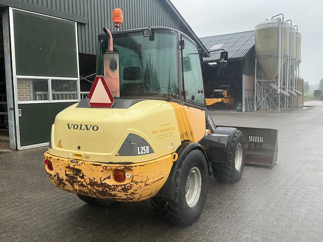 2006 volvo l25b shovel wiellader - afbeelding 23 van  31