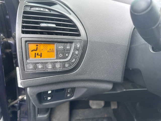 2007 - citroen - grand c4 picasso - 2.0-16v automaat ambiance 7p. - 26-xk-hj - afbeelding 3 van  17