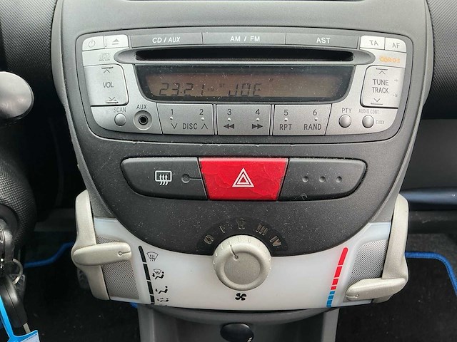 2007 - peugeot - 107 - 1.0-12v xs - personenauto - afbeelding 11 van  12