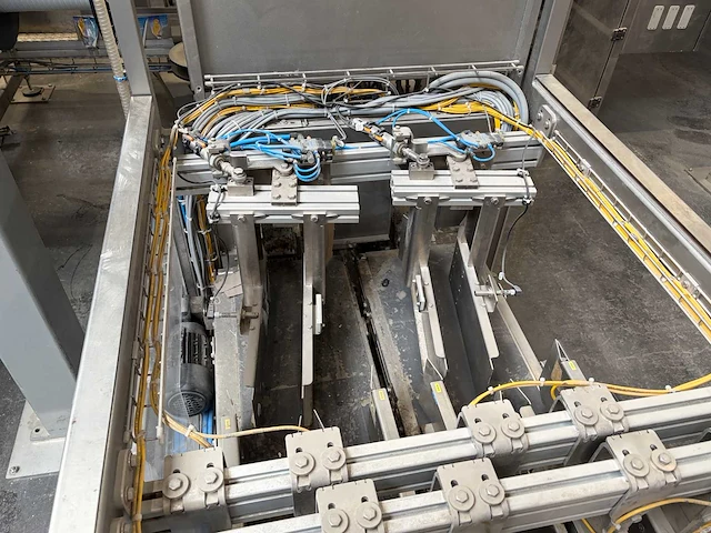 2007 - rovema eti 443 automatische tray-/displayverpakkingsmachine - afbeelding 169 van  279