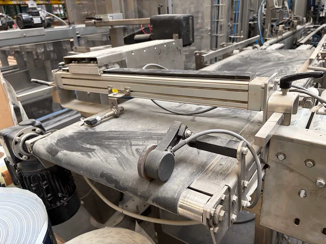 2007 - rovema eti 443 automatische tray-/displayverpakkingsmachine - afbeelding 59 van  279