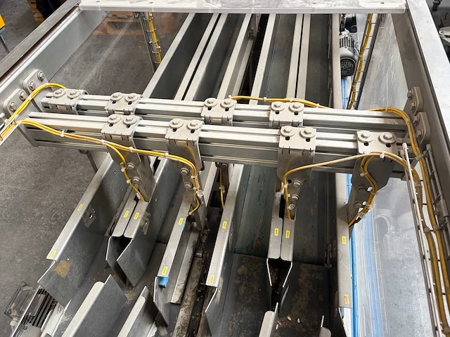 2007 - rovema eti 443 automatische tray-/displayverpakkingsmachine - afbeelding 171 van  279