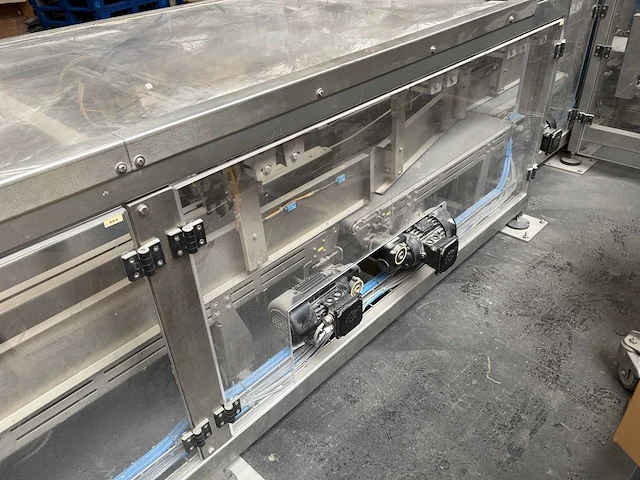 2007 - rovema eti 443 automatische tray-/displayverpakkingsmachine - afbeelding 78 van  279