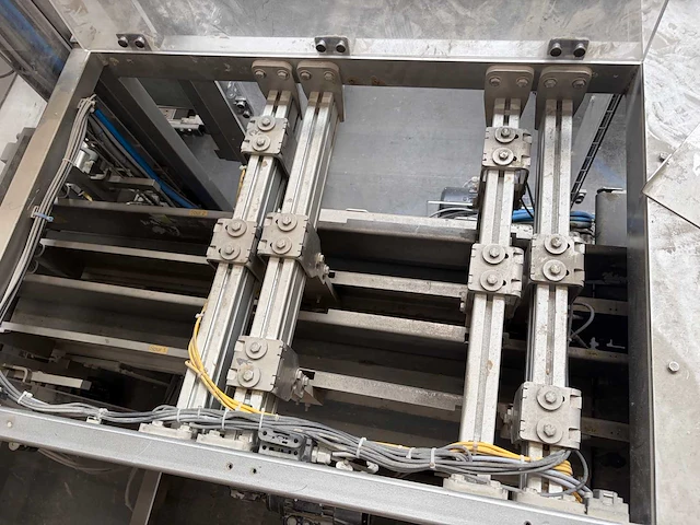 2007 - rovema eti 443 automatische tray-/displayverpakkingsmachine - afbeelding 90 van  279