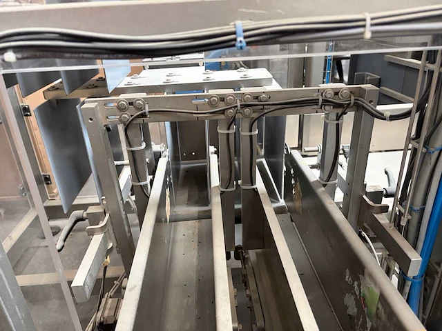 2007 - rovema eti 443 automatische tray-/displayverpakkingsmachine - afbeelding 94 van  279