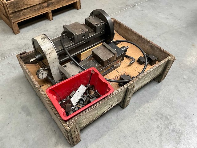 2007 accuway um-110h verticale cnc -bewerkingscentra - afbeelding 11 van  20