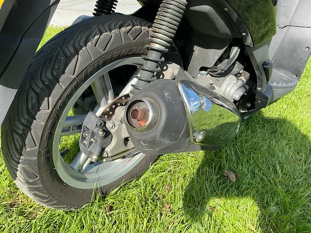 2007 aprilia - sportcity 200 - - motorfiets - afbeelding 2 van  8