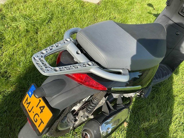 2007 aprilia - sportcity 200 - - motorfiets - afbeelding 3 van  8