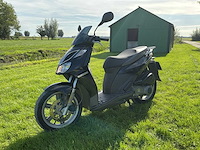 2007 aprilia - sportcity 200 - - motorfiets - afbeelding 1 van  8